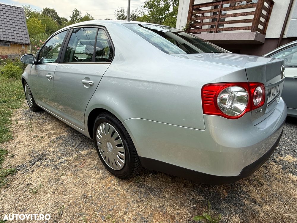 Volkswagen Jetta 1.6 Comfortline - 4