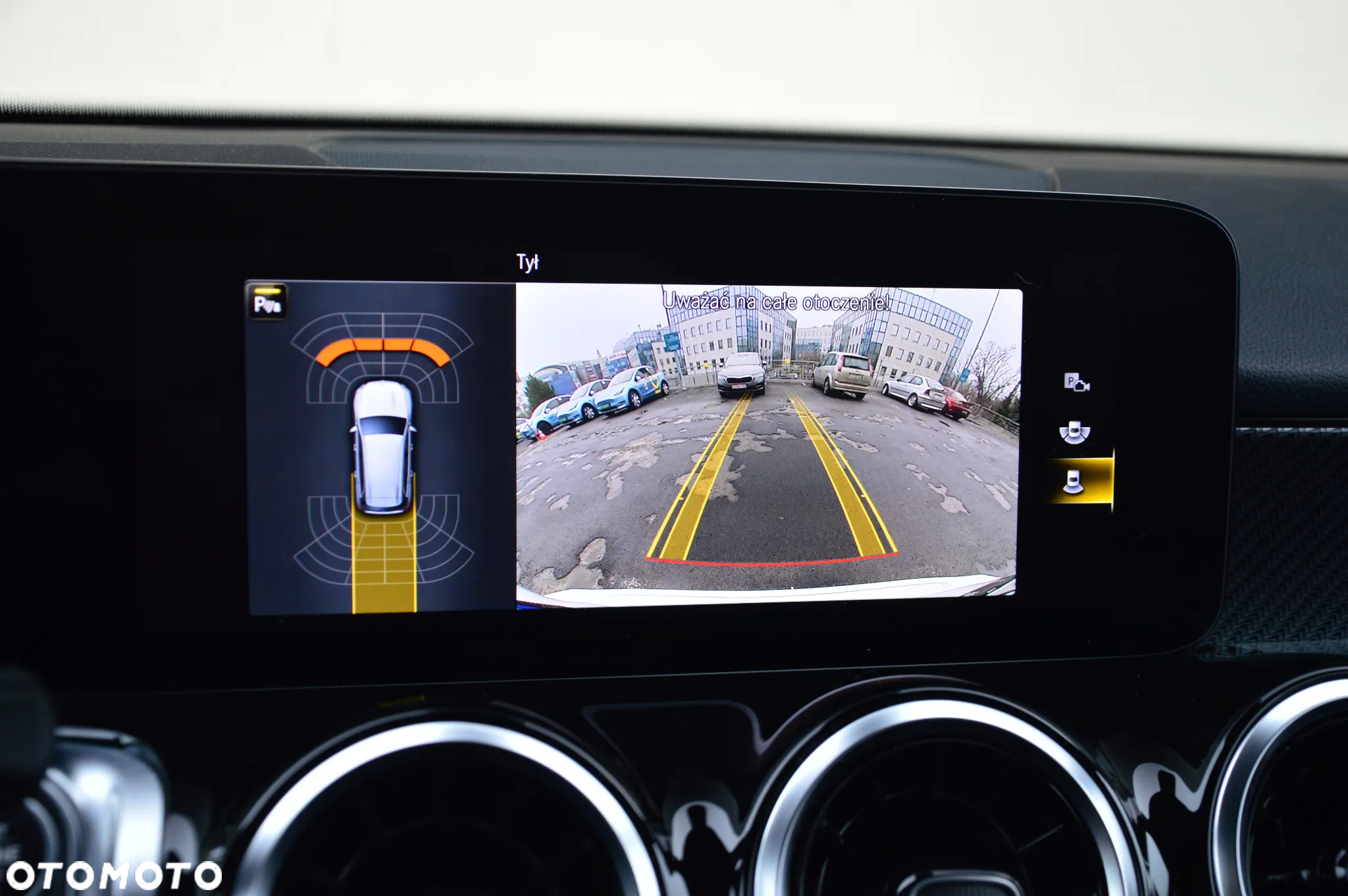 Mercedes-Benz GLB 200 4-Matic AMG Line 8G-DCT - 28
