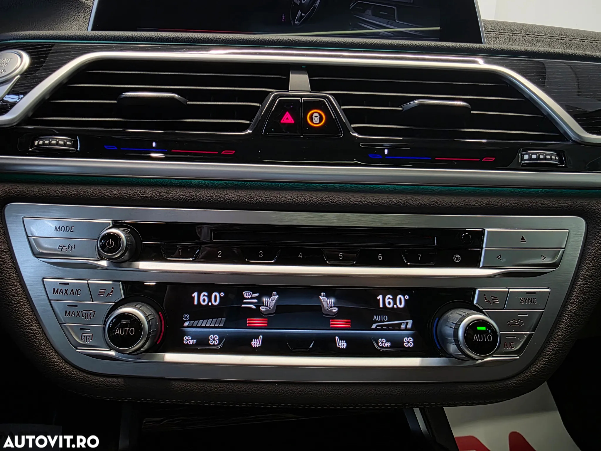 BMW Seria 7 730d xDrive MHEV - 16