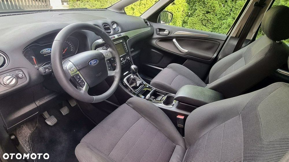 Ford S-Max - 11
