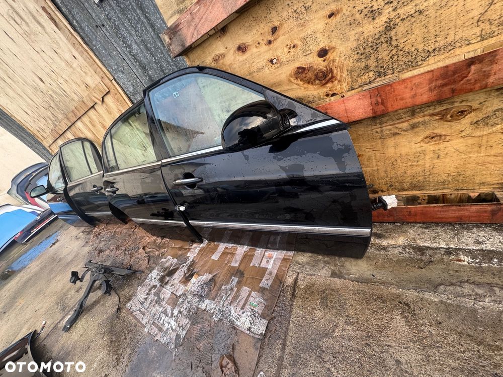 Kia opirus  kolor czarny drzwi praw lewe przednie tylne tył przód lusterka lusterko R8 klapa tylnia klapa bagażnika lampy tył tylnie prawa lewa prawy lewy maska lampa przód przednia xenon no xenon chłodnice komplet wody klimy belka przód zderzak przód przedni - 15