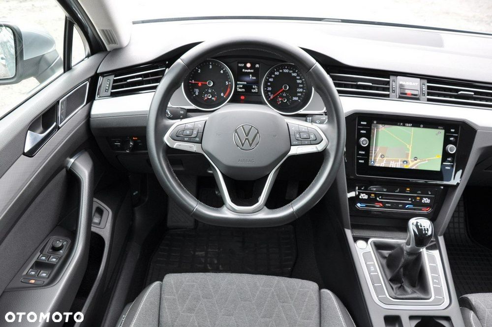 Volkswagen Passat - 25