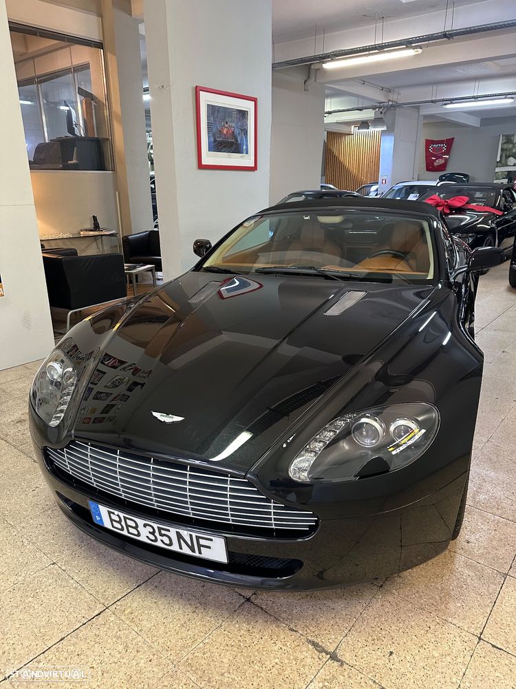 Aston Martin Vantage Roadster - 12