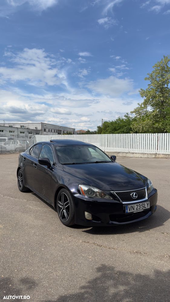 Lexus Seria IS 250 2.5 V6 Aut Luxury - 3