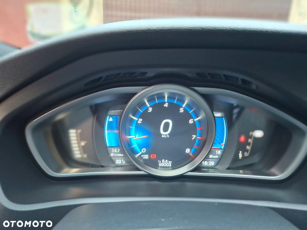 Volvo V40 - 24