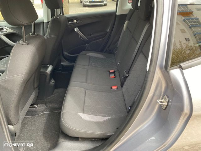 Peugeot 2008 1.2 PureTech Style - 6