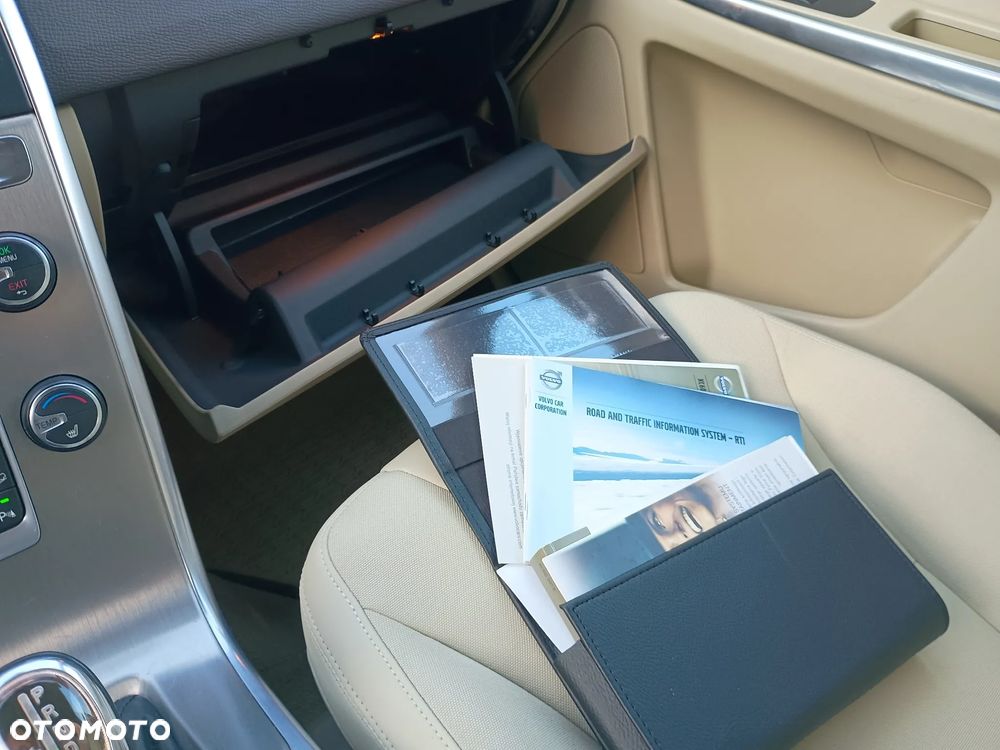 Volvo XC 60 D5 AWD Momentum - 26