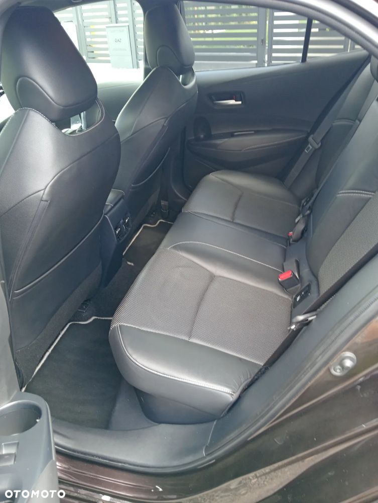 Toyota Corolla 2.0 Hybrid Executive - 13