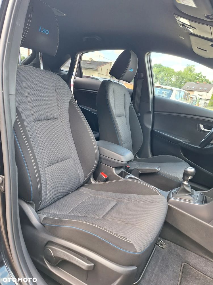 Hyundai i30 blue Kombi 1.6 GDi Passion - 24