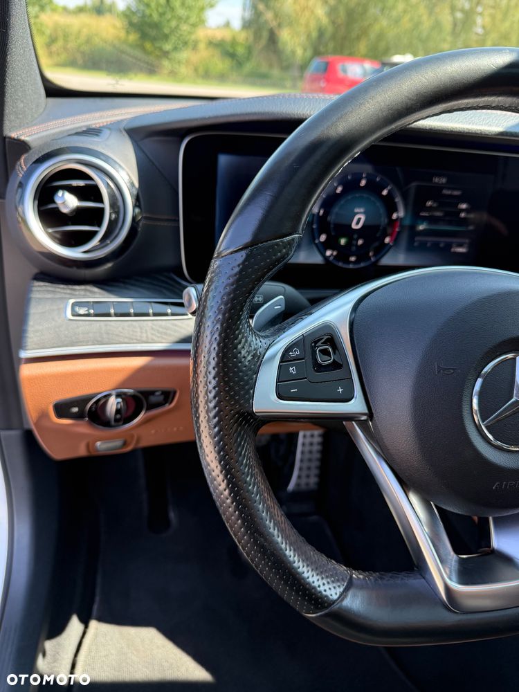 Mercedes-Benz Klasa E 220 d 4-Matic 9G-TRONIC - 29