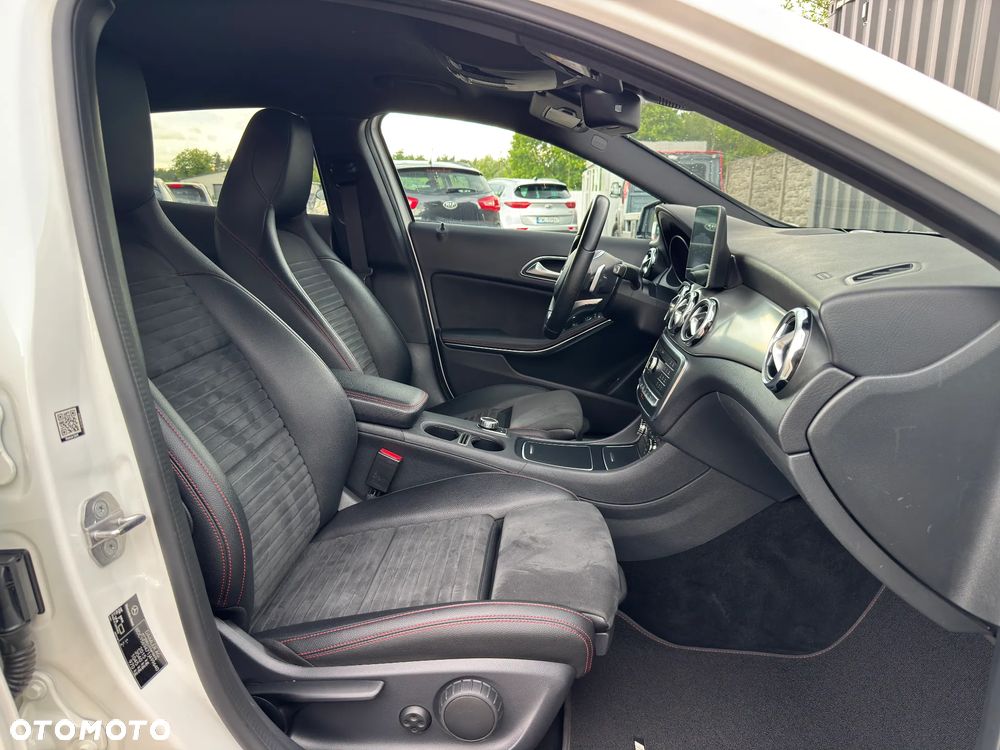Mercedes-Benz GLA 220 4-Matic AMG Line - 18
