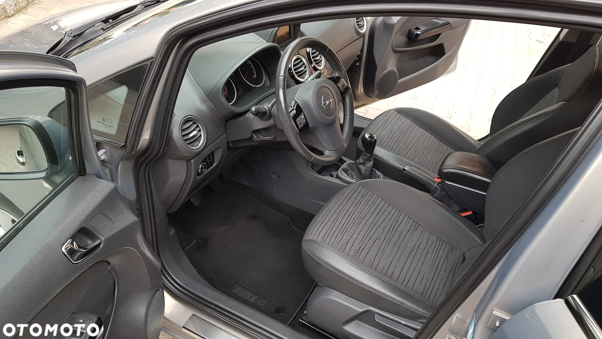 Opel Corsa 1.4 Cosmo - 24