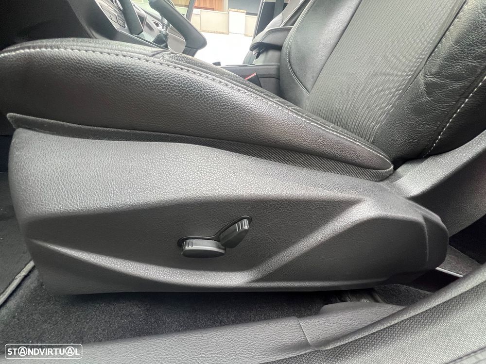 Ford Focus 1.0 SCTi Titanium Best - 23