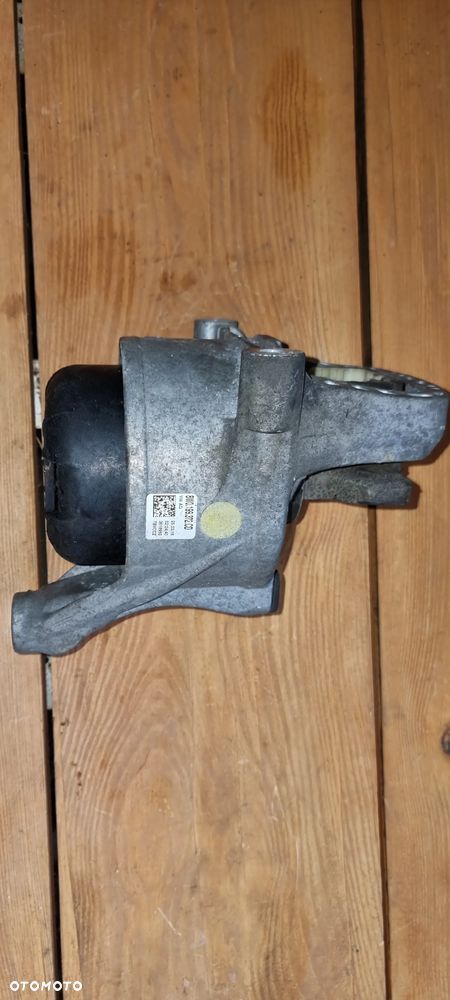 Poduszka silnika  AUDI A4 B9 2.0 TDI 8W0199372CD - 2