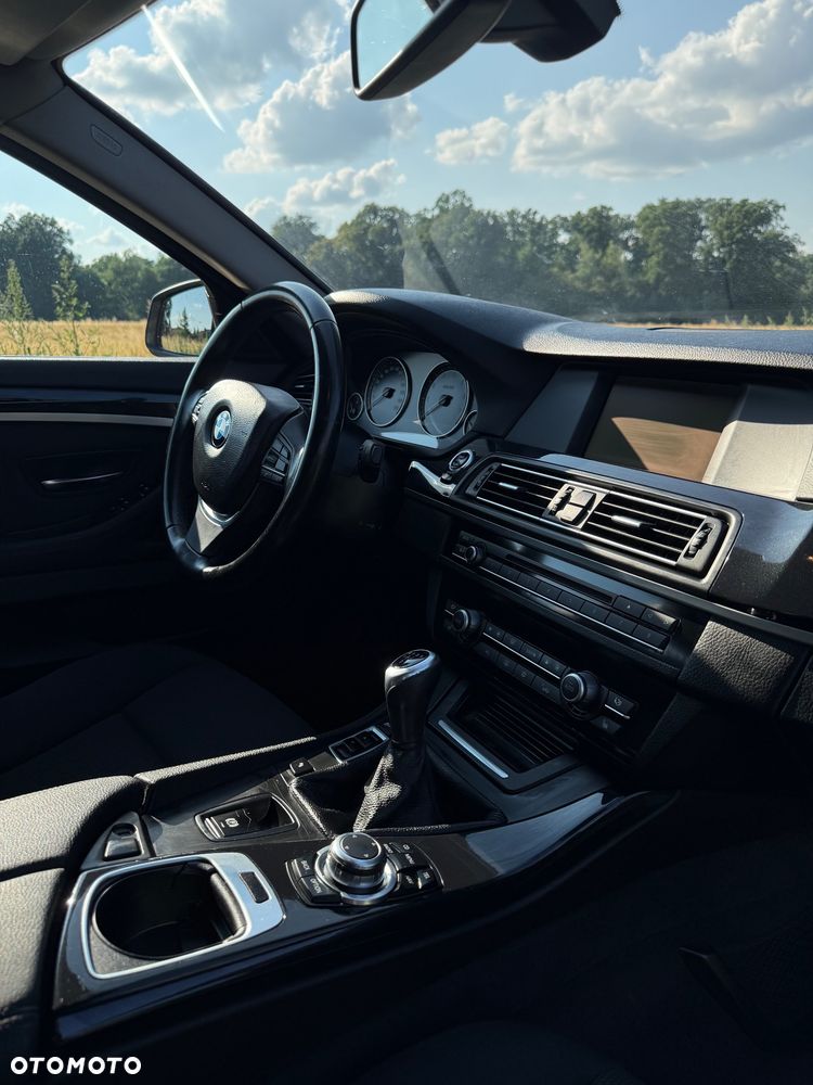 BMW Seria 5 520i - 13