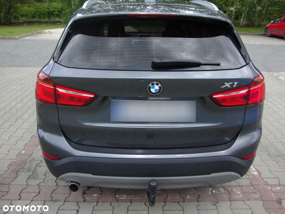 BMW X1 sDrive18d - 11