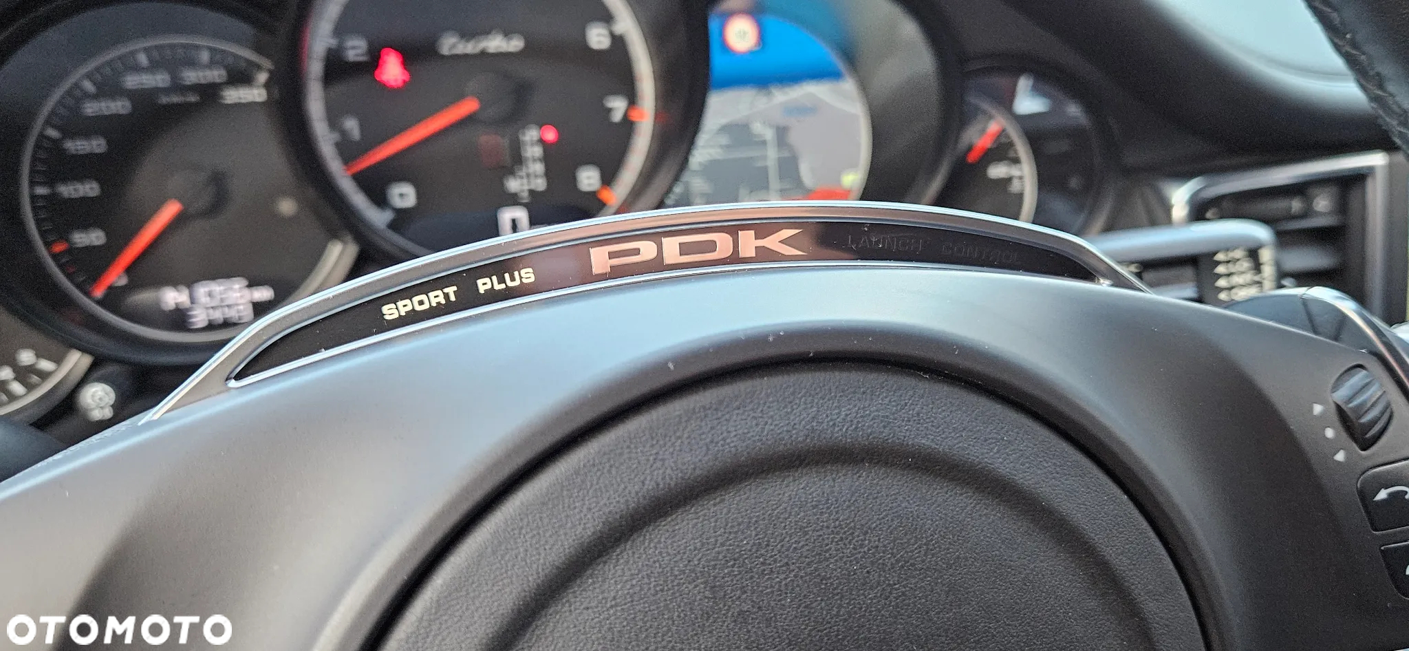 Porsche Panamera Turbo PDK - 33