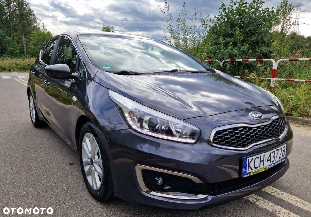 Kia Ceed - 12
