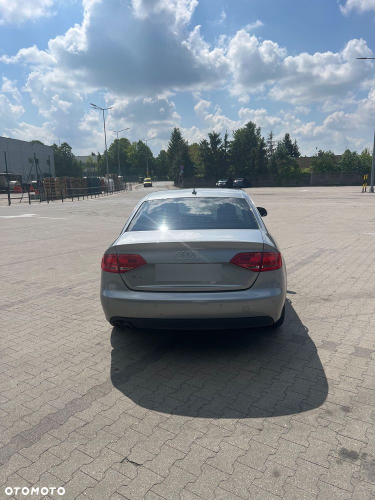 Audi A4 Limousine - 10