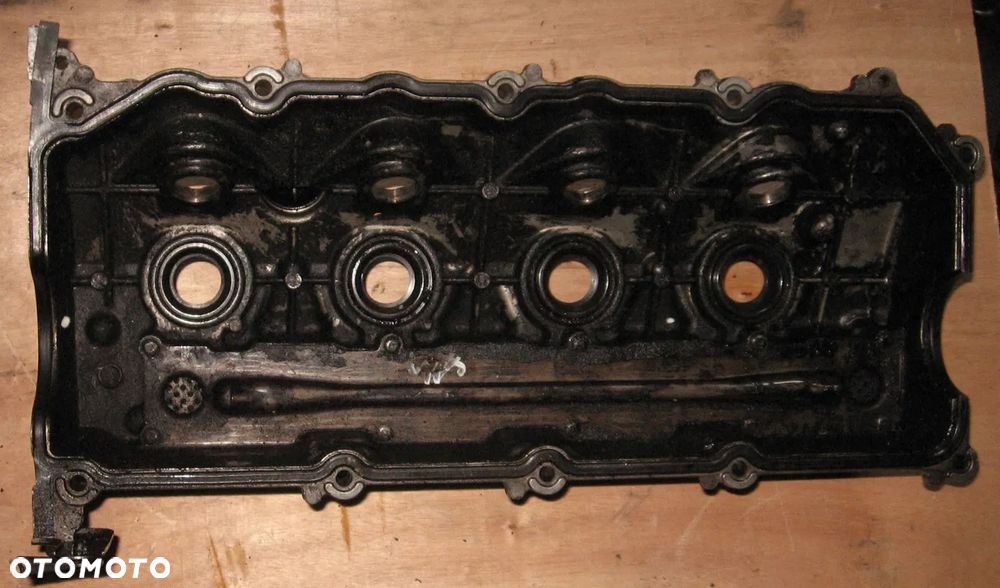 pokrywa zaworów AVENSIS T25 RAV-4 COROLLA 2.0 D4D TOYOTA - 2