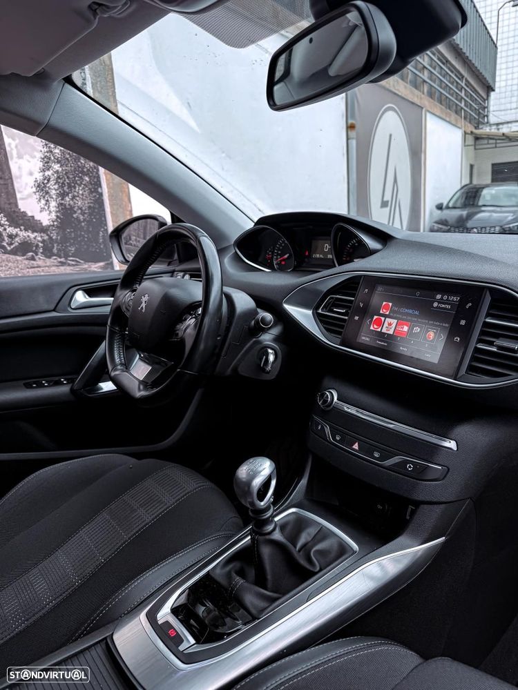 Peugeot 308 1.5 BlueHDi Allure - 4
