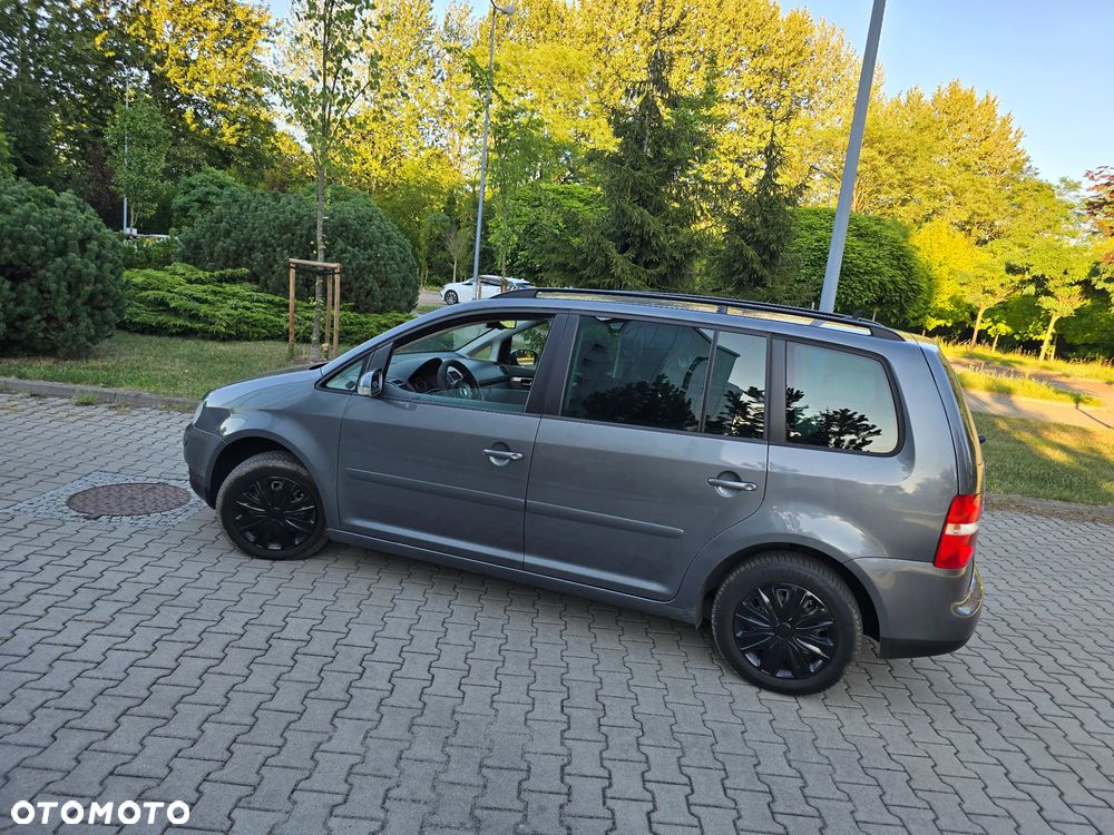 Volkswagen Touran 1.6 FSI - 21