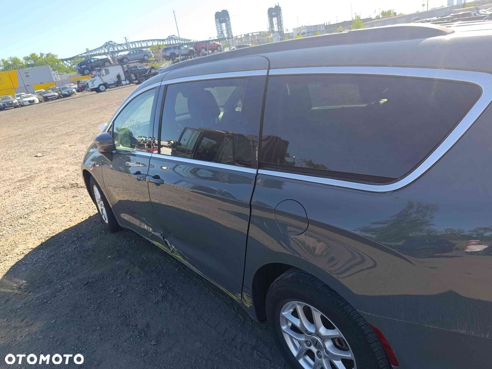 Chrysler Pacifica - 23