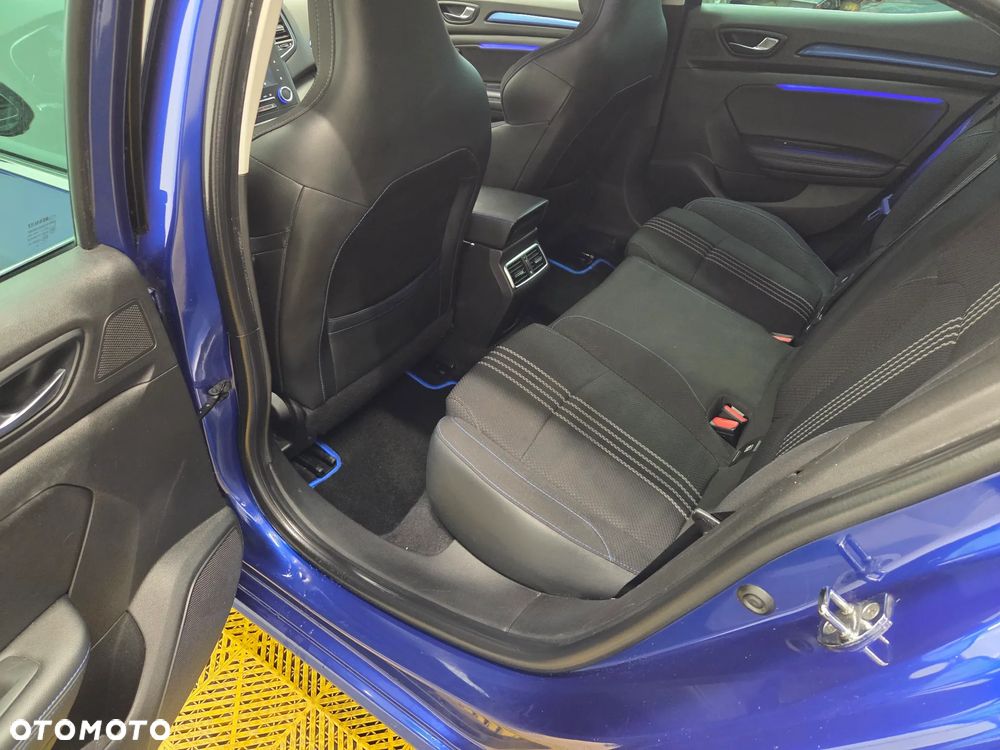 Renault Megane ENERGY TCe 205 EDC GT - 15
