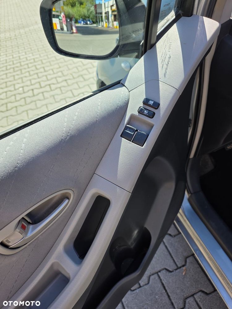 Toyota Yaris - 4