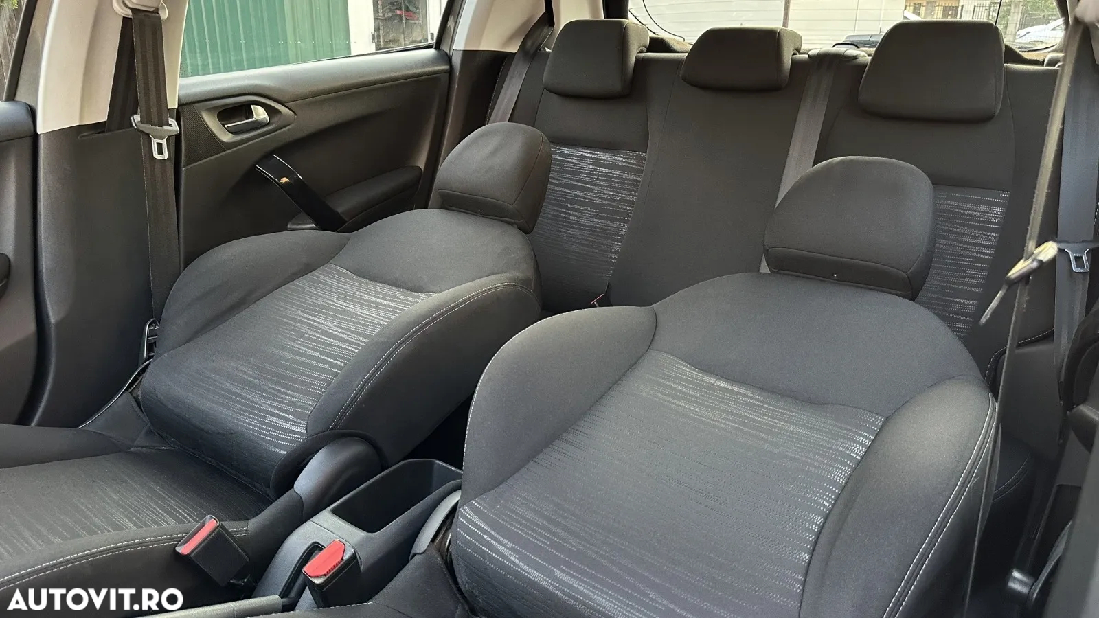 Peugeot 208 1.2 L PureTech Allure - 16
