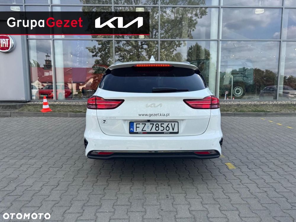 Kia Ceed - 4