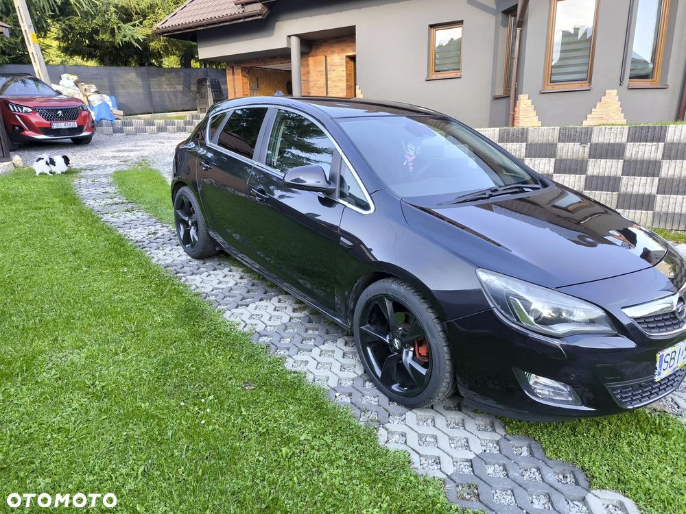 Opel Astra 1.6 Turbo Cosmo - 4