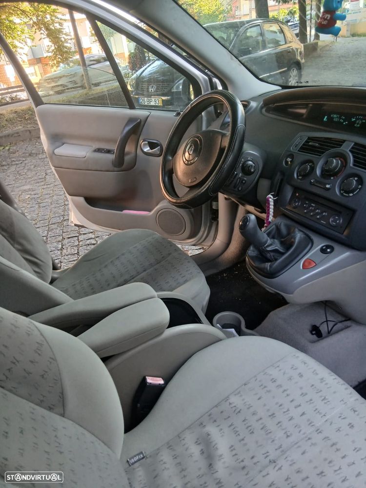 Renault Scénic 1.5 dCi Confort - 6