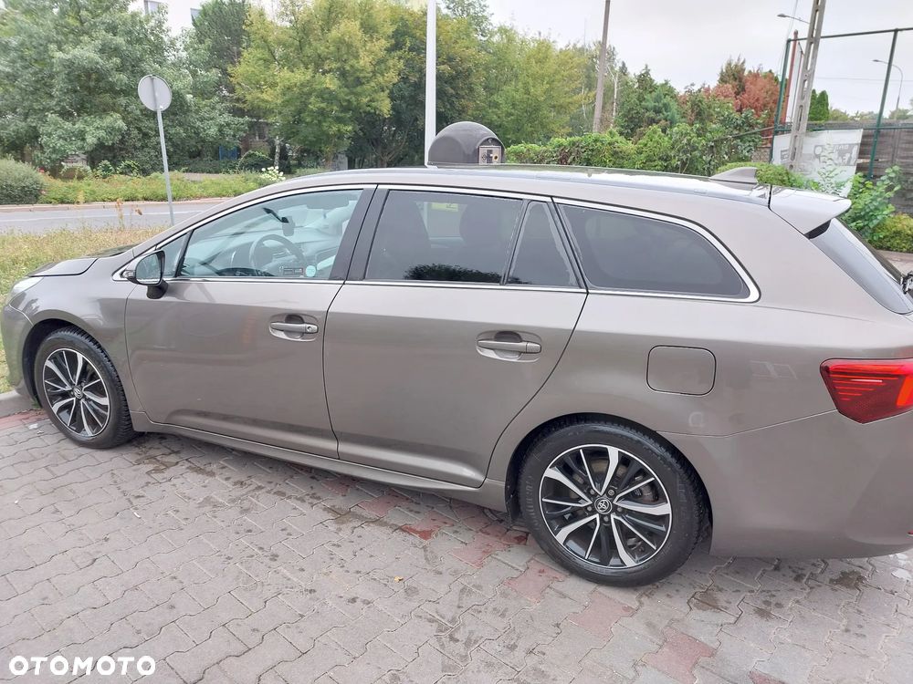 Toyota Avensis 1.8 Premium MS - 6
