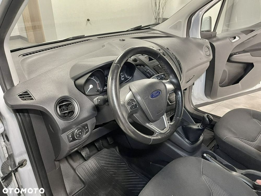 Ford Transit Courier - 14