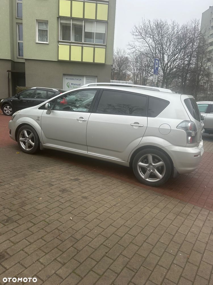 Toyota Corolla Verso 2.2 D-4D X - 3