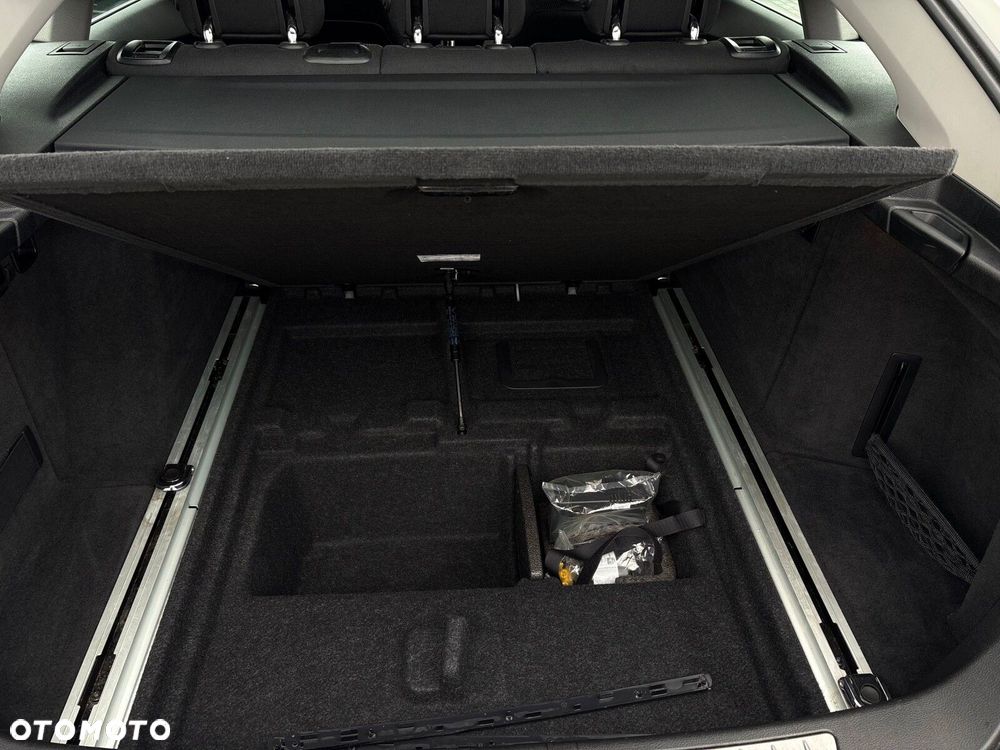 BMW Seria 3 320i GPF xDrive - 30