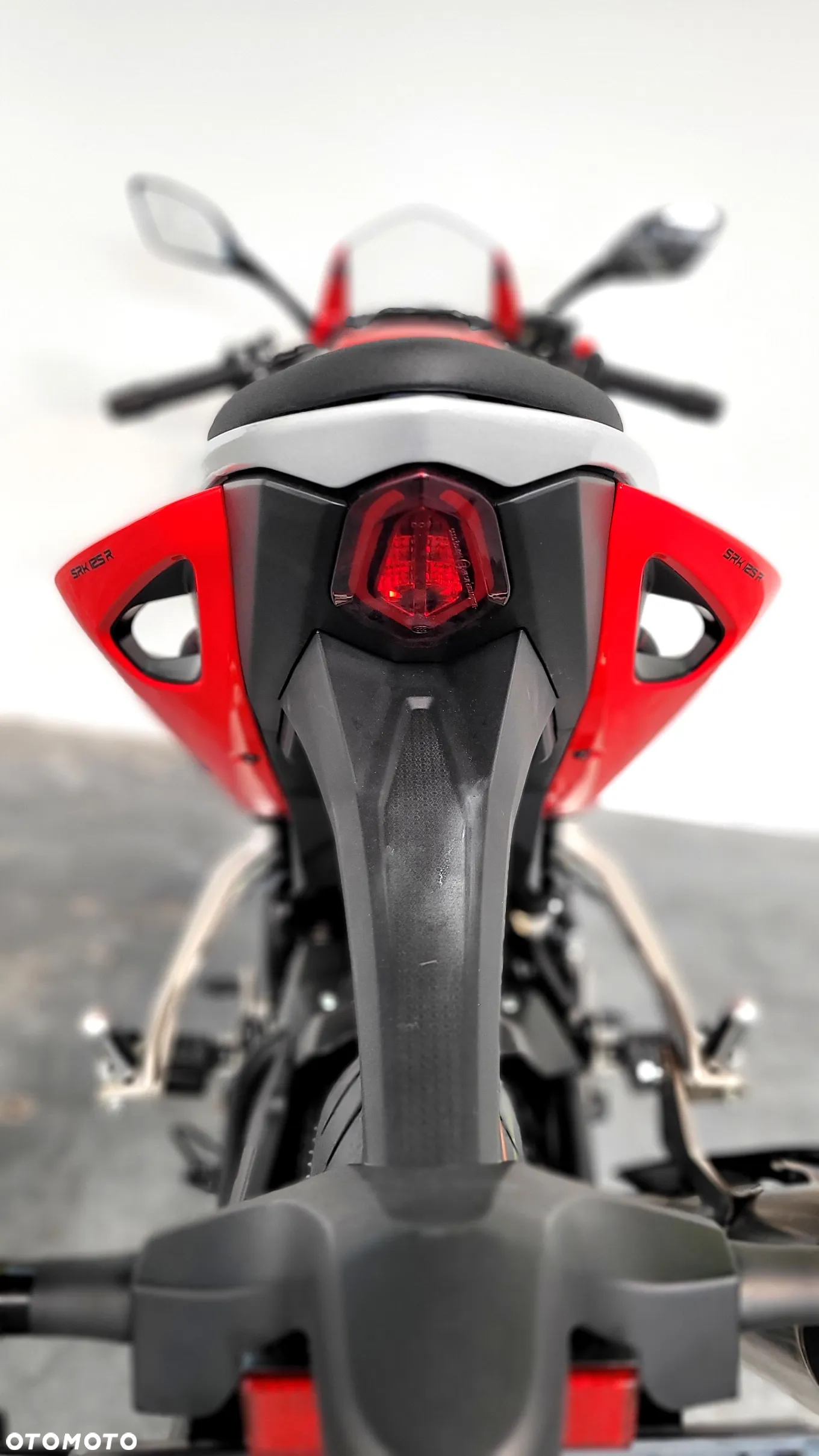 QJMOTOR SRK 125R - 15