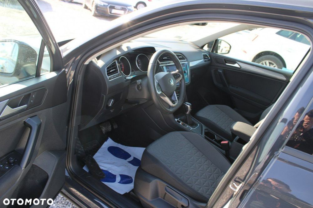 Volkswagen Tiguan - 16