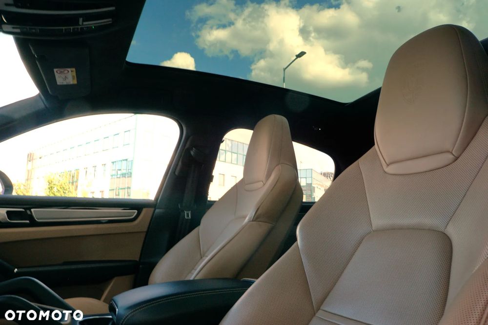 Porsche Cayenne Coupe Turbo - 12