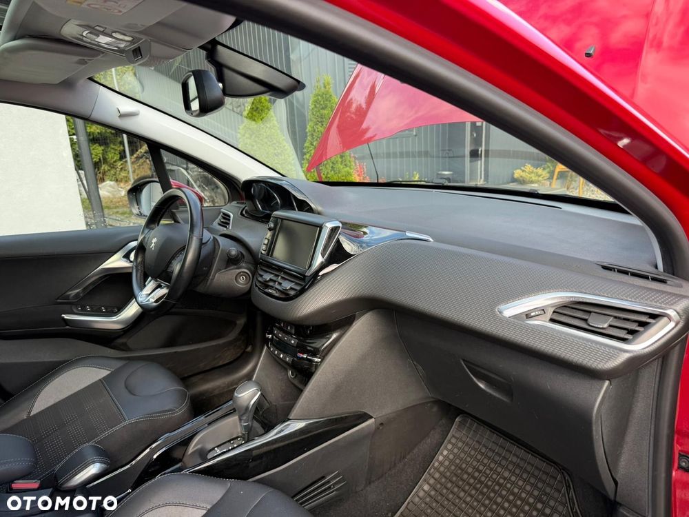 Peugeot 2008 1.2 Pure Tech Allure S&S EAT6 - 17