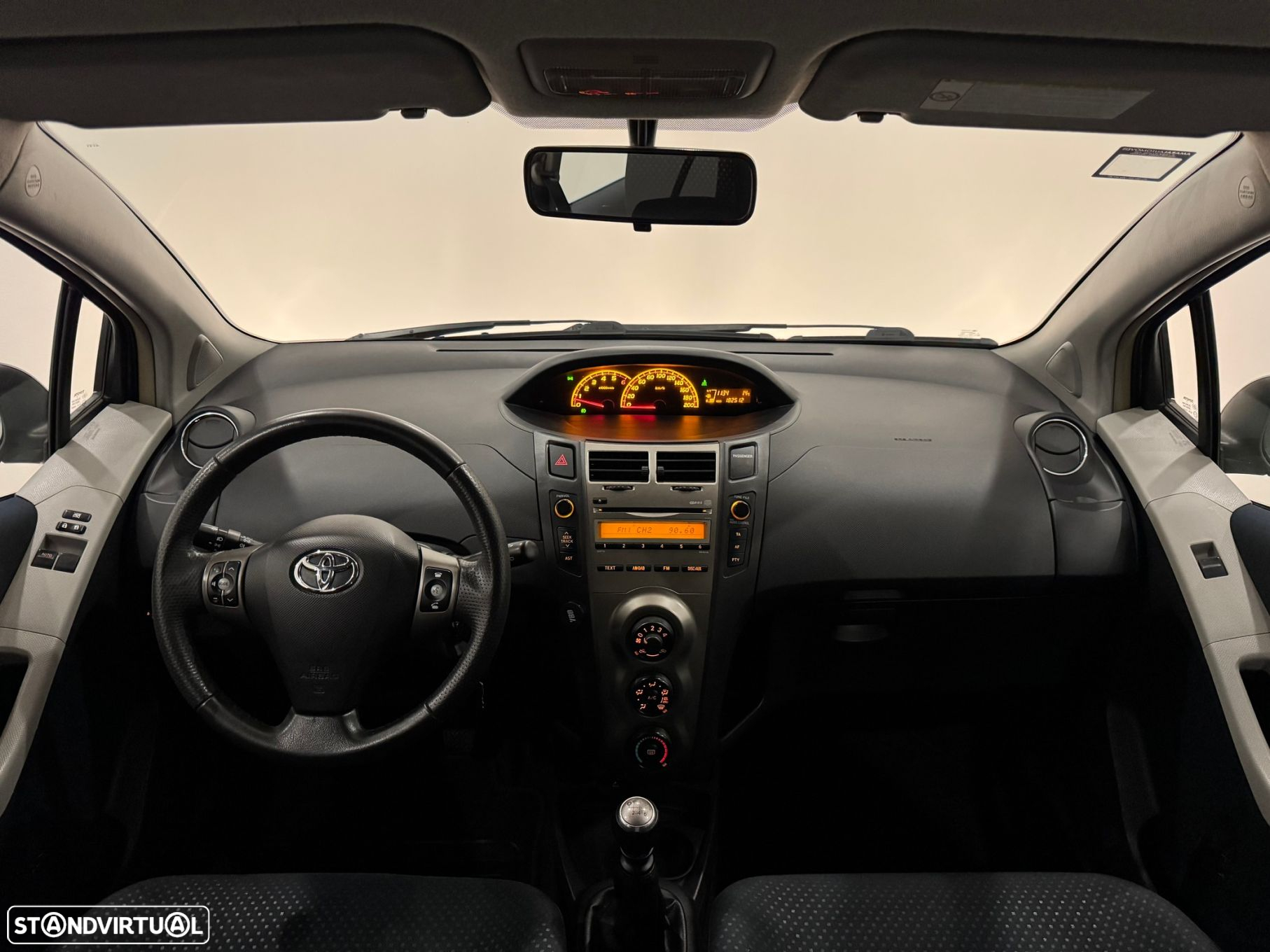 Toyota Yaris - 31