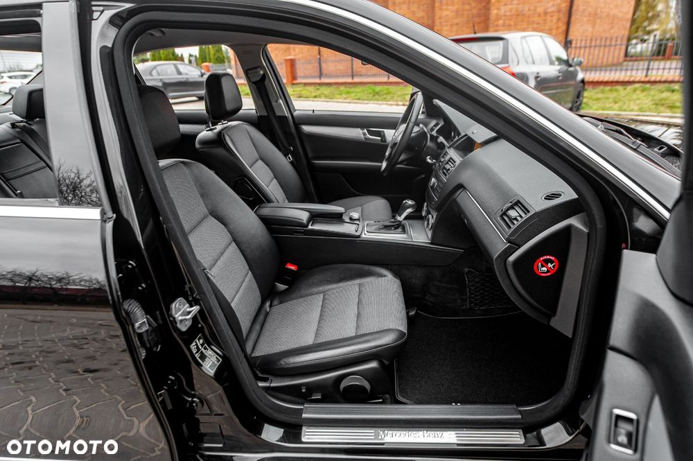 Mercedes-Benz Klasa C 180 BlueEFFICIENCY 7G-TRONIC Avantgarde - 38