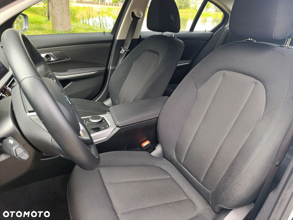 BMW Seria 3 318i Advantage - 19