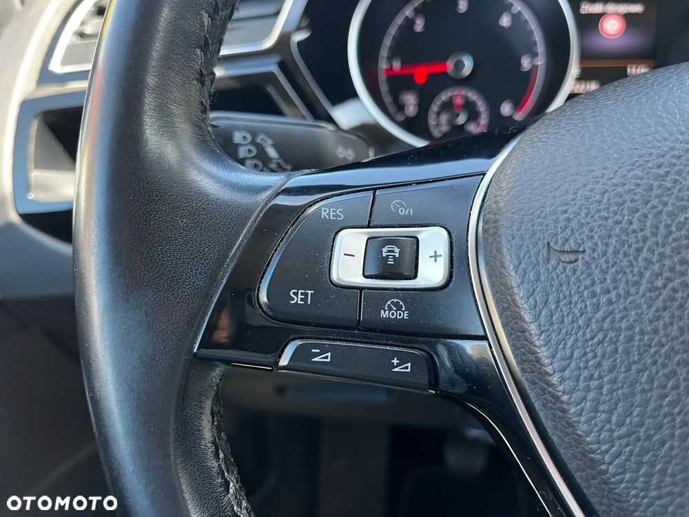 Volkswagen Touran 1.6 TDI SCR BlueMotion Technology Comfortline - 22