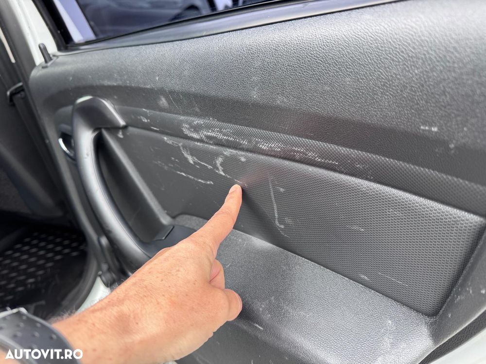 Dacia Duster 1.6 4x4 Laureate - 38