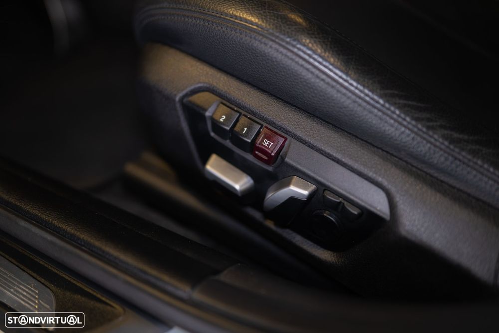 BMW 330 i Pack M Auto - 30