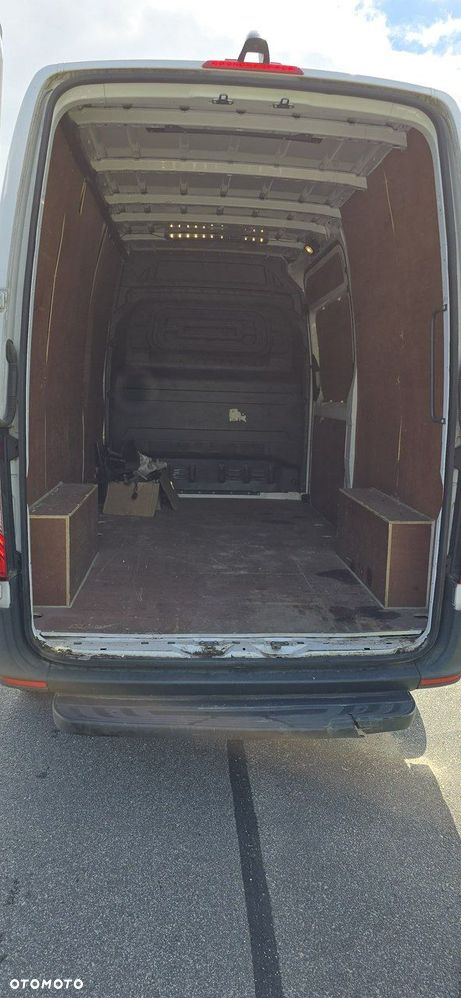 Mercedes-Benz Sprinter - 25