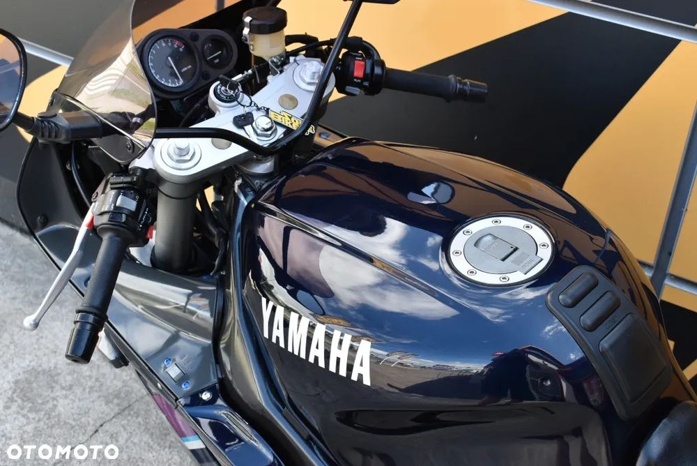 Yamaha FZR - 12
