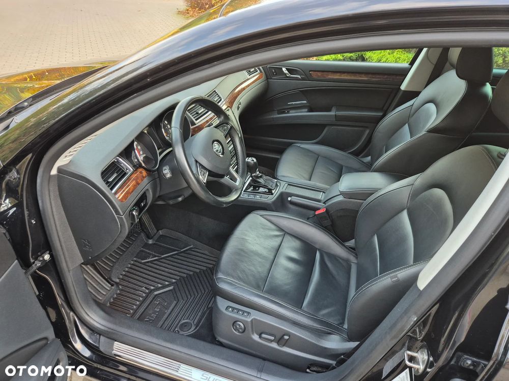 Skoda Superb Combi 2.0 TDI DSG Exclusive - 33